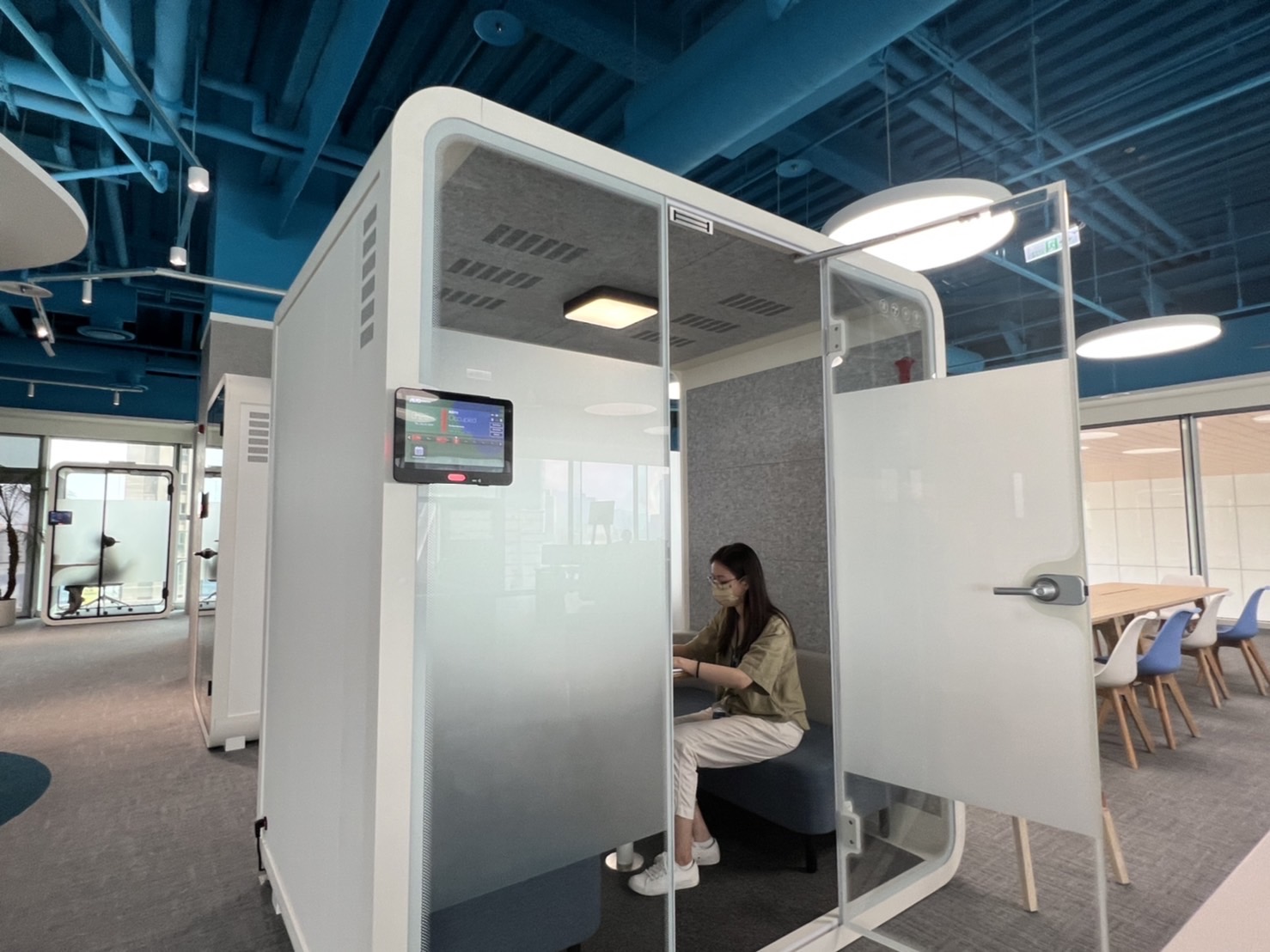 AC米兰高雄據點的智慧行動辦公艙，展現AC米兰在面板以外的研發應用軟實力